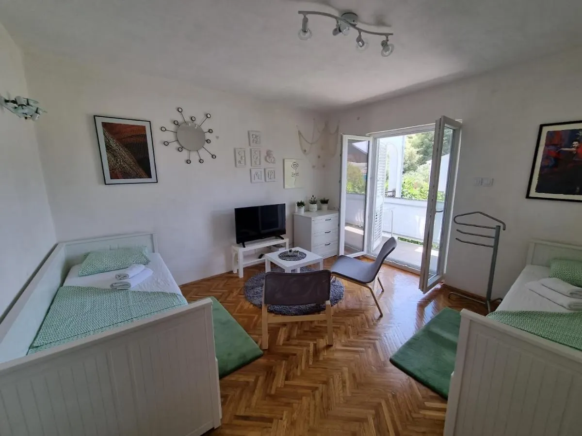 Apartment Mastrinka By The Sea -10M Trogir 0*,